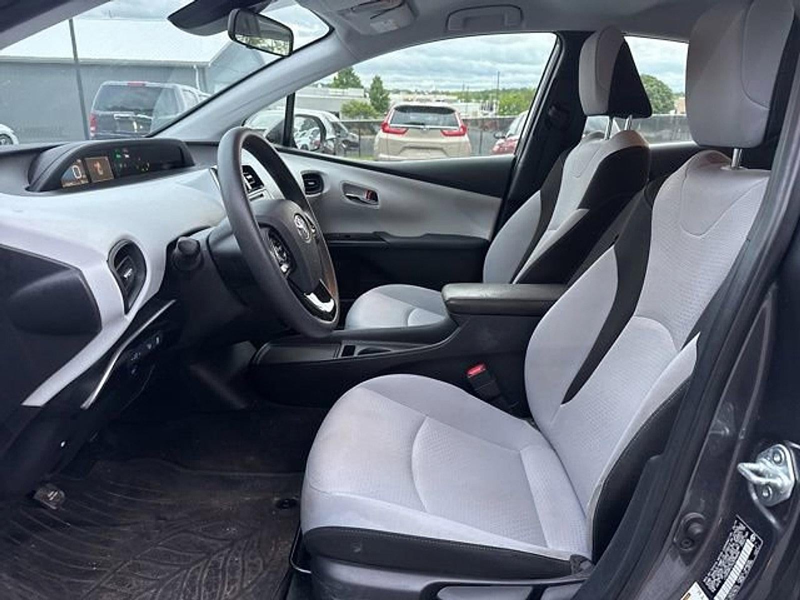 2019 Toyota Prius LE (Natl)
