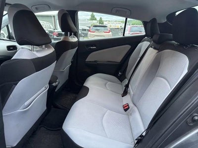 2019 Toyota Prius LE (Natl)