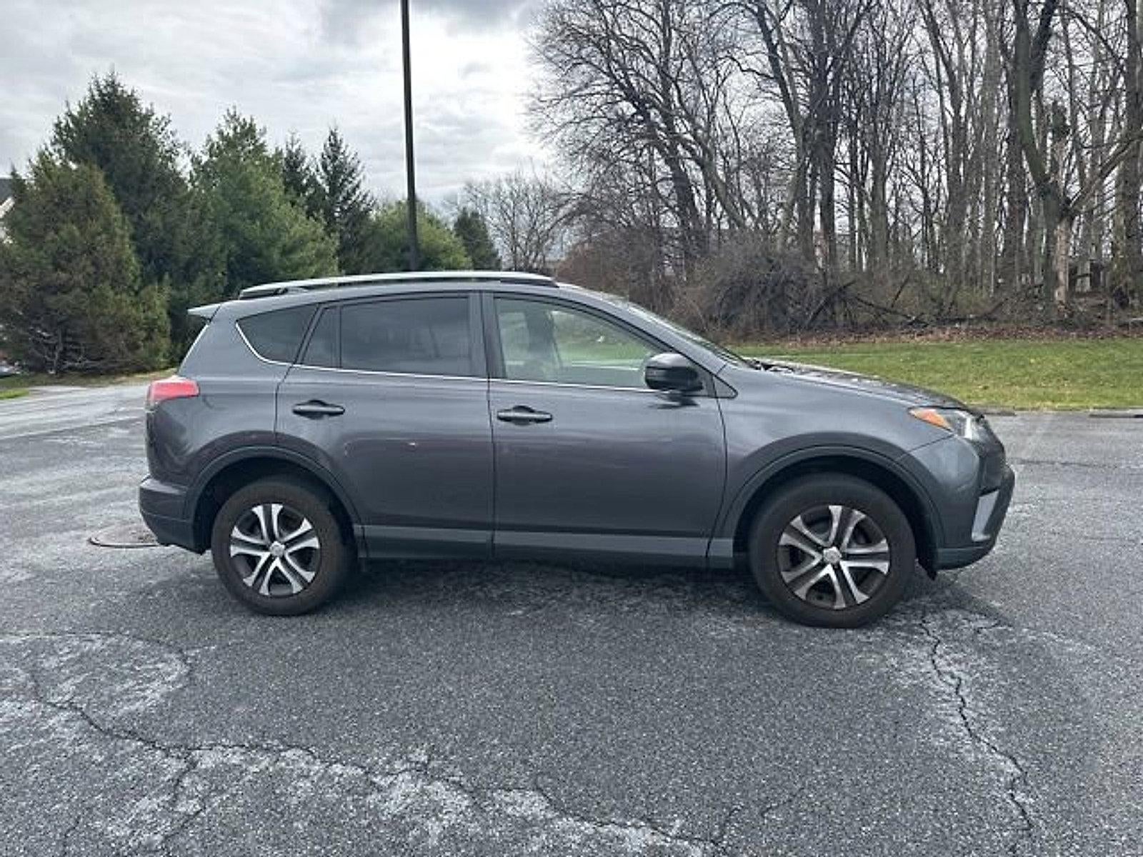 2016 Toyota RAV4 AWD 4dr LE (Natl)