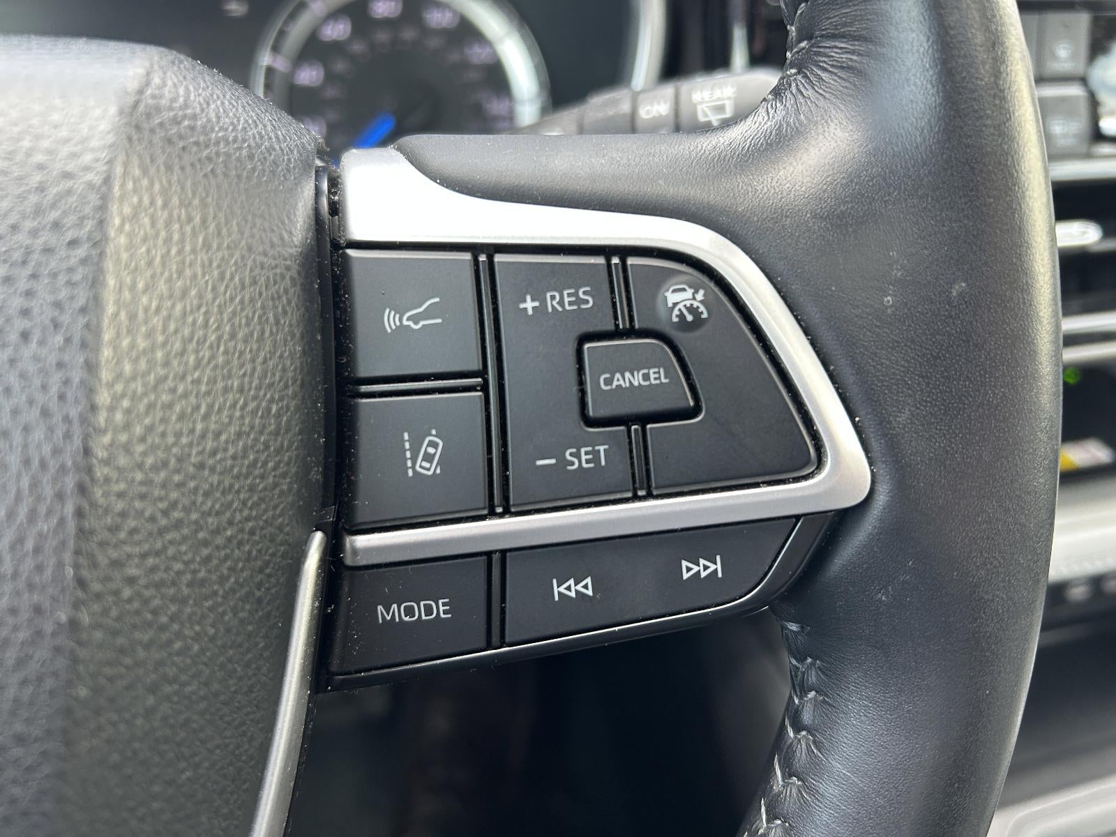 2023 Toyota Highlander Hybrid XLE AWD (Natl)