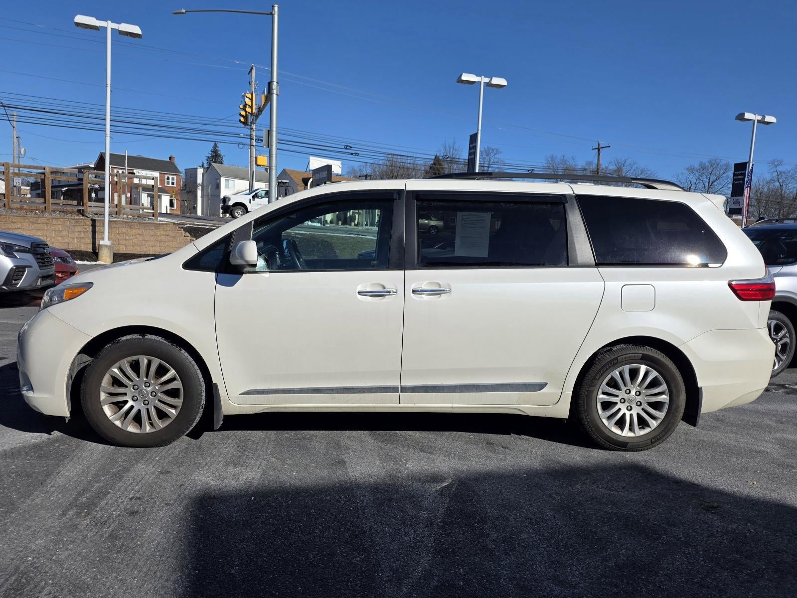 2015 Toyota Sienna 5dr 8-Pass Van XLE FWD (Natl)