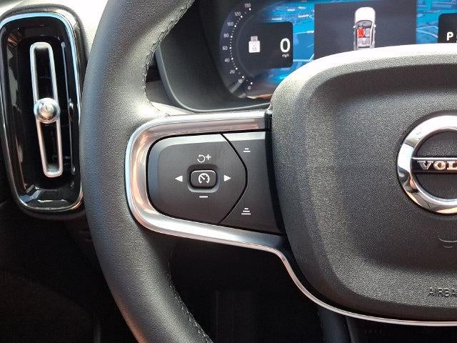 2025 Volvo XC40 B5 AWD Plus Bright Theme