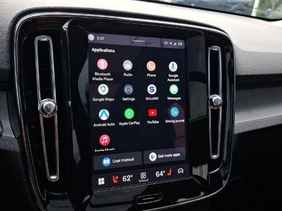 2025 Volvo XC40 B5 AWD Plus Bright Theme