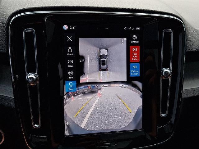 2025 Volvo XC40 B5 AWD Plus Bright Theme
