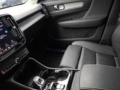 2025 Volvo XC40 B5 AWD Plus Bright Theme