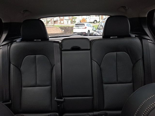 2025 Volvo XC40 B5 AWD Plus Bright Theme