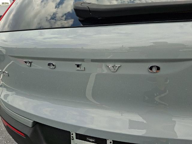 2025 Volvo XC40 B5 AWD Plus Bright Theme