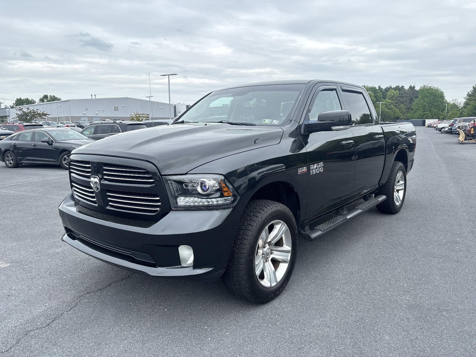2016 RAM 1500 4WD Crew Cab 5.7 Ft Box Sport