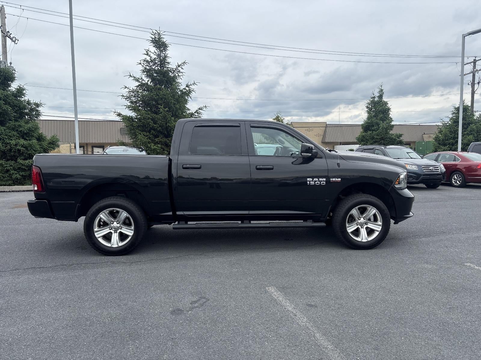 2016 RAM 1500 4WD Crew Cab 5.7 Ft Box Sport
