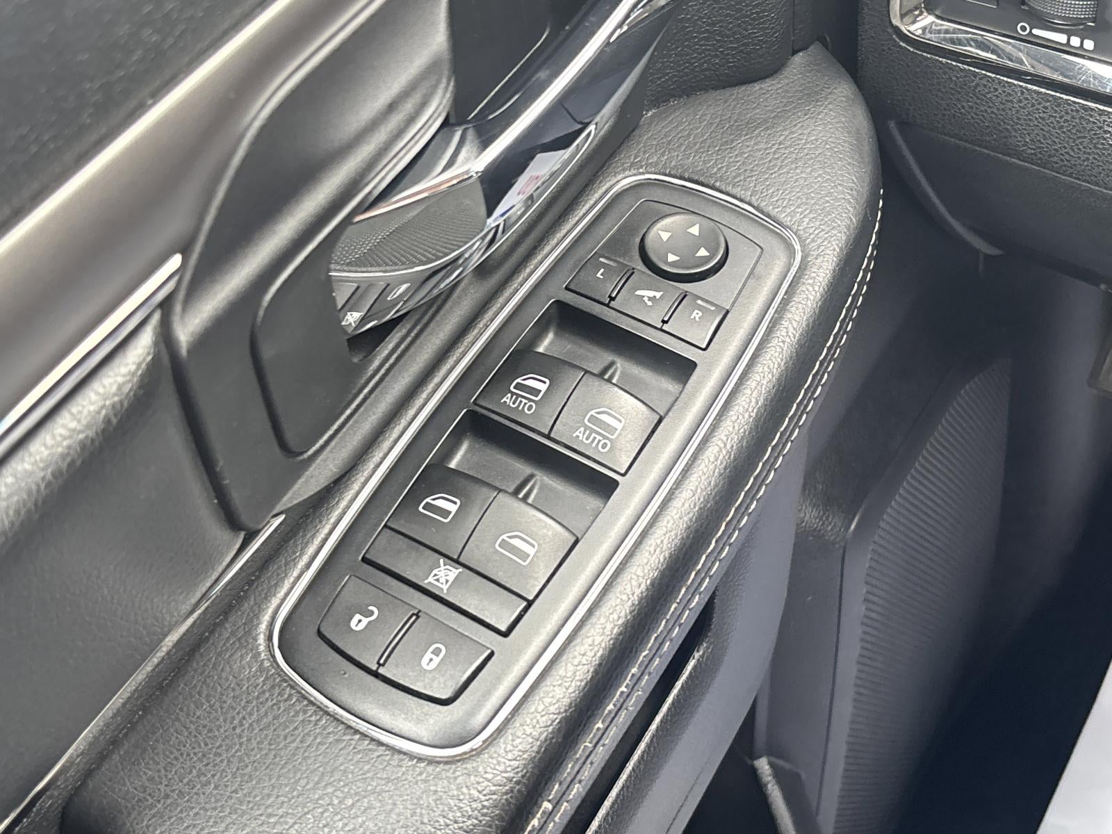 2016 RAM 1500 4WD Crew Cab 5.7 Ft Box Sport
