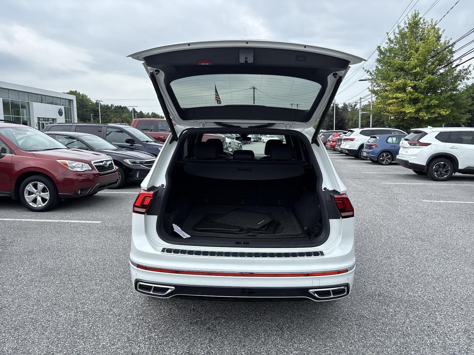2022 Volkswagen Tiguan 2.0T SEL R-Line 4MOTION