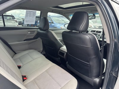 2017 Toyota Camry SE Auto (SE)
