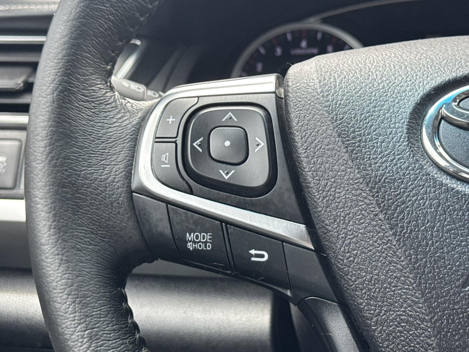 2017 Toyota Camry SE Auto (SE)