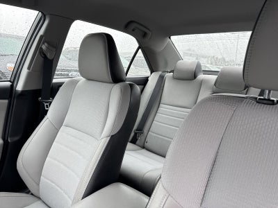 2017 Toyota Camry SE Auto (SE)