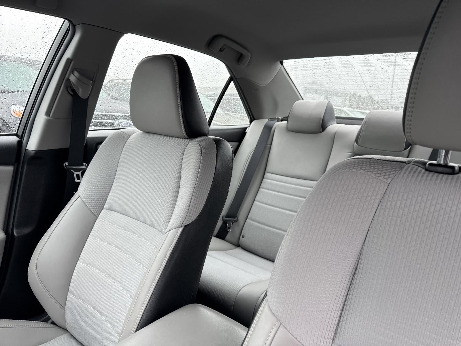 2017 Toyota Camry SE Auto (SE)