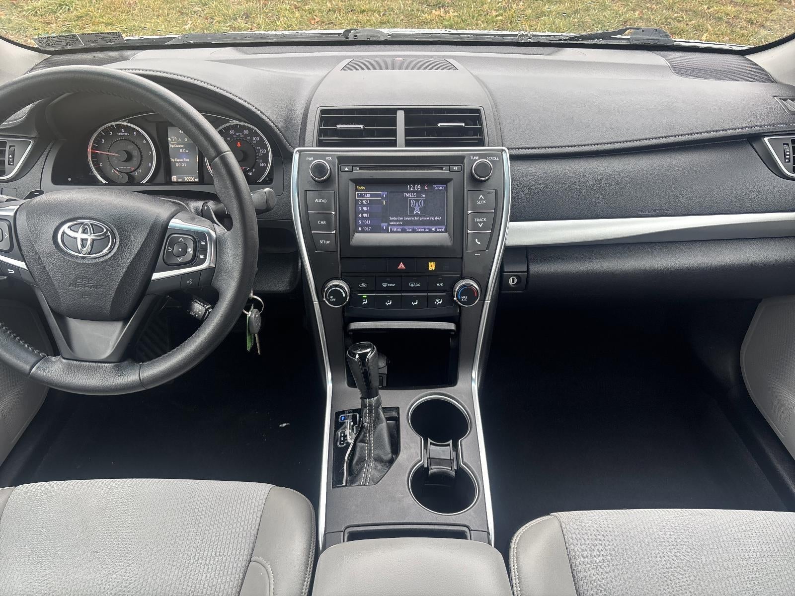 2017 Toyota Camry SE Auto (SE)