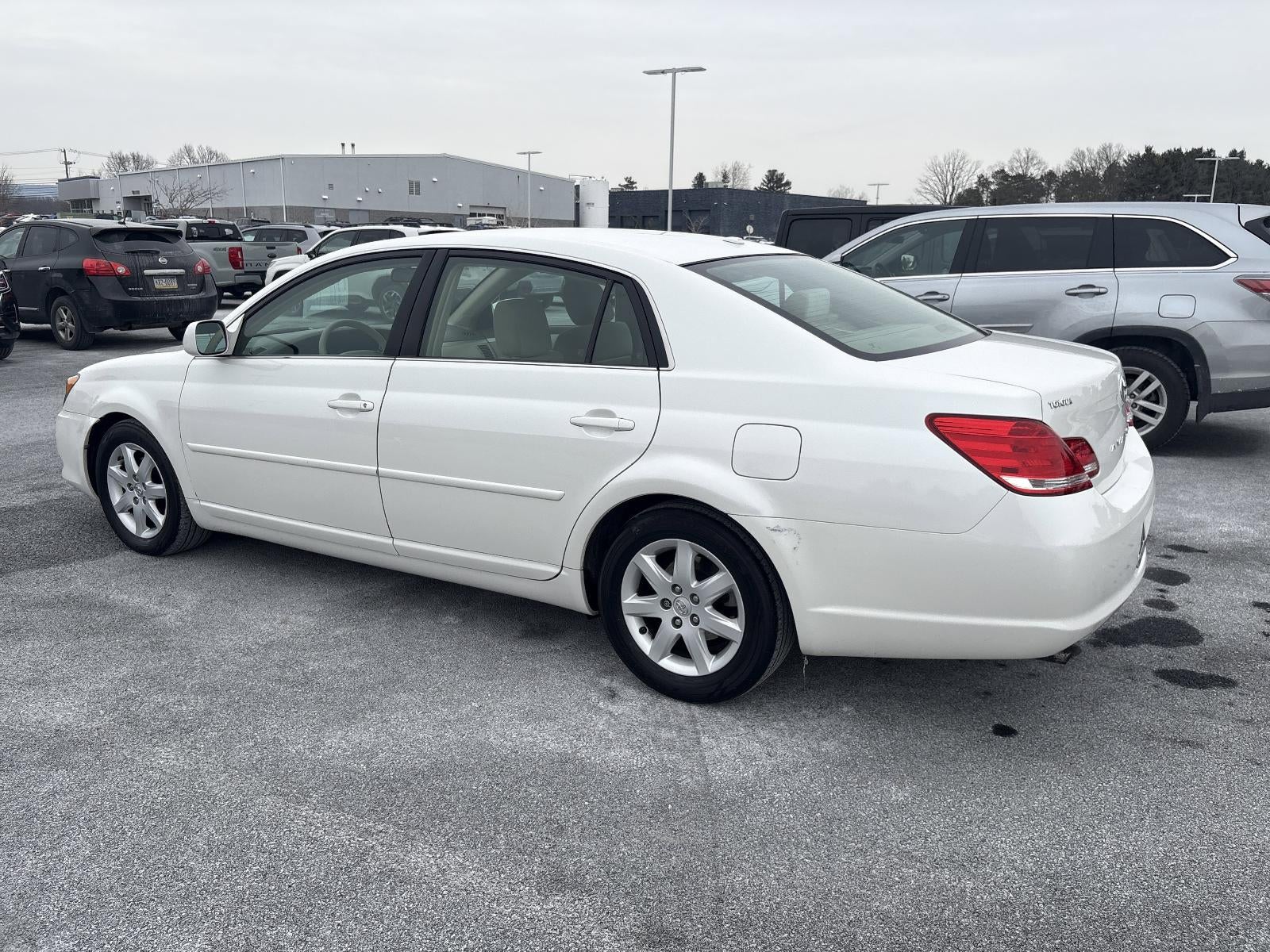 2010 Toyota Avalon 4dr Sdn XLS (Natl)