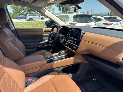 2025 Nissan Pathfinder Platinum 4WD