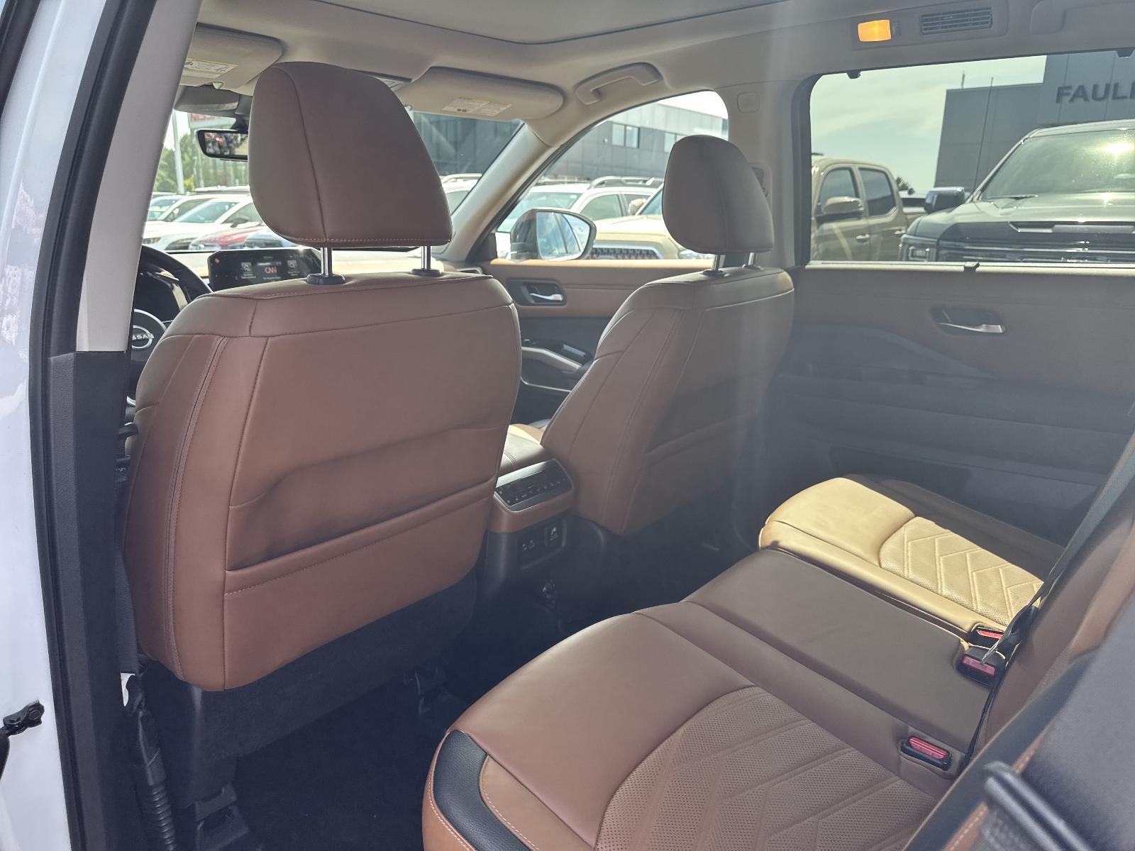 2025 Nissan Pathfinder Platinum 4WD