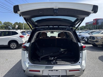 2025 Nissan Pathfinder Platinum 4WD