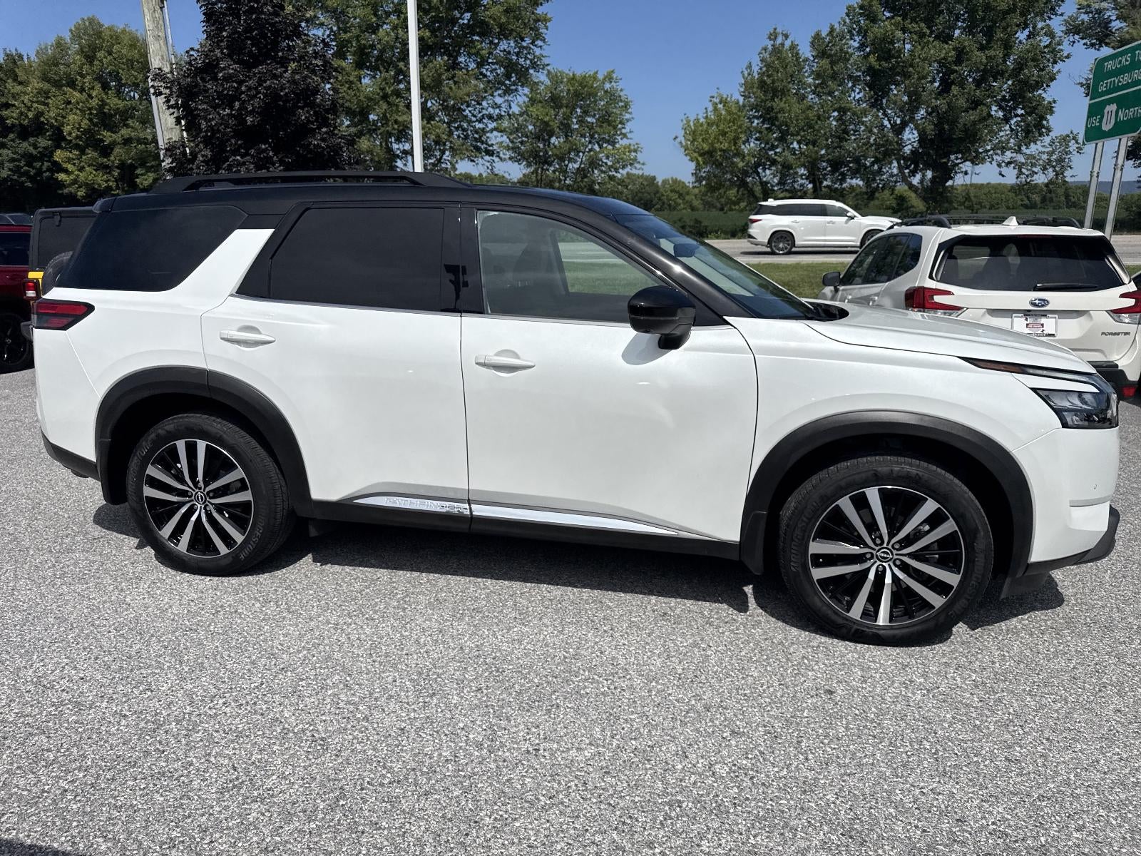 2025 Nissan Pathfinder Platinum 4WD