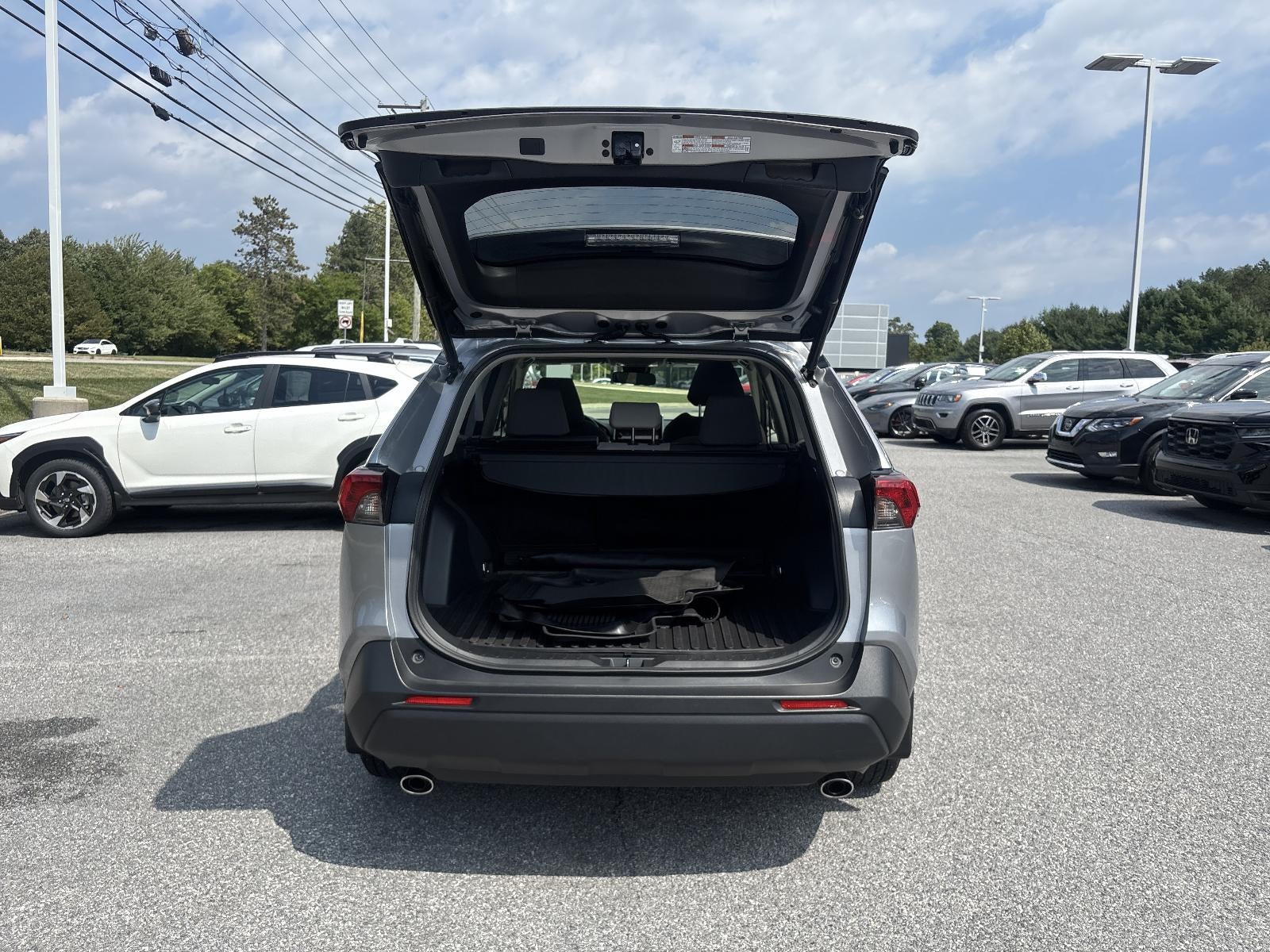 2023 Toyota RAV4 Hybrid XLE AWD (Natl)