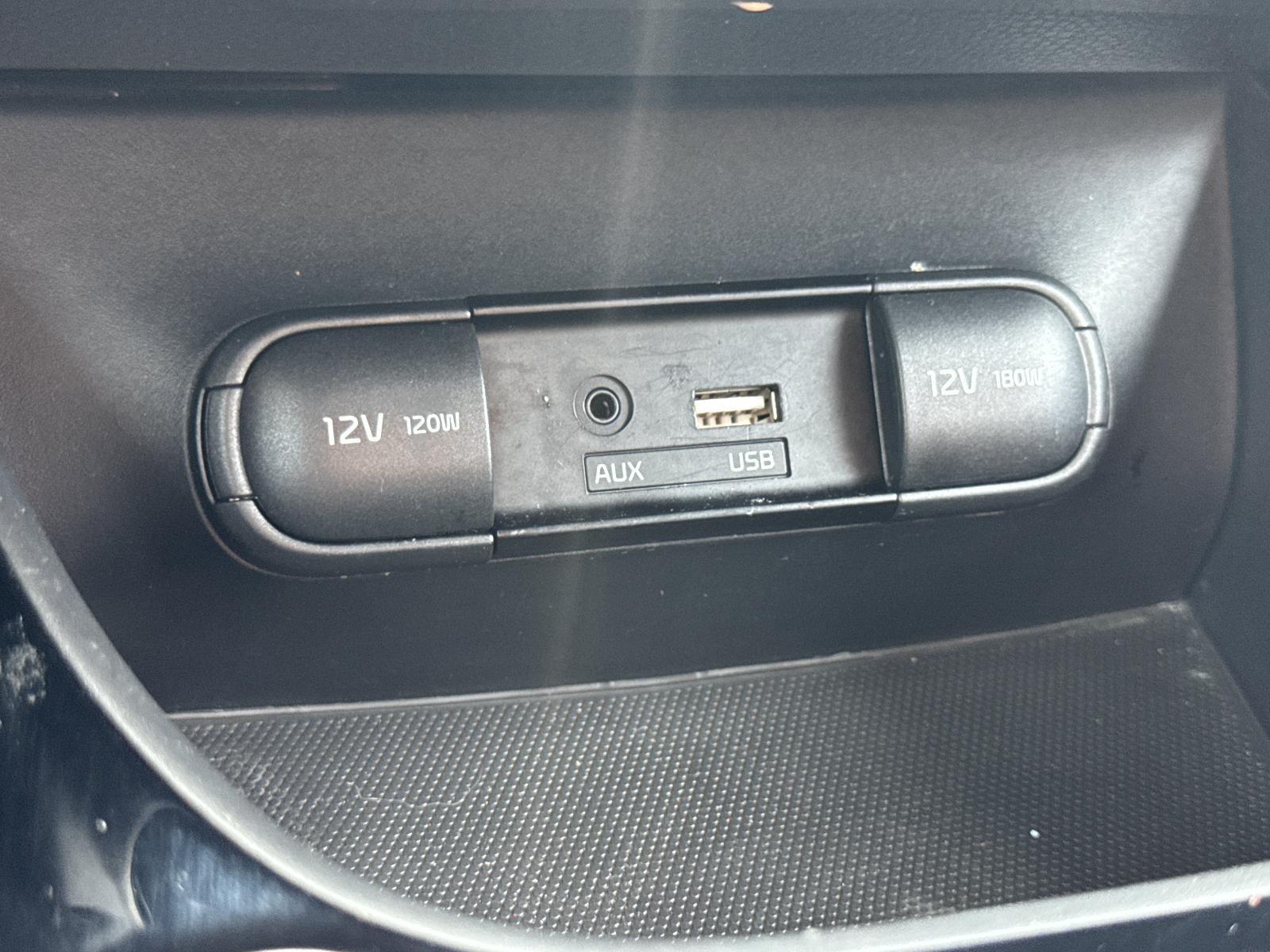 2017 Kia Soul + Auto