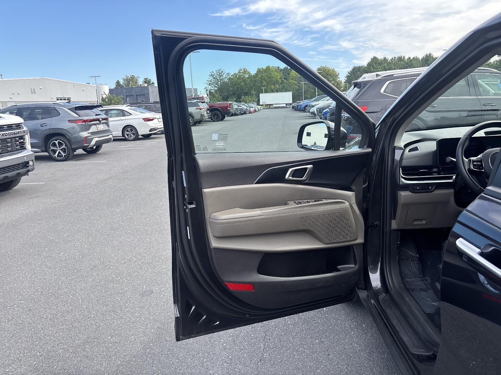 2025 Kia Carnival LXS FWD