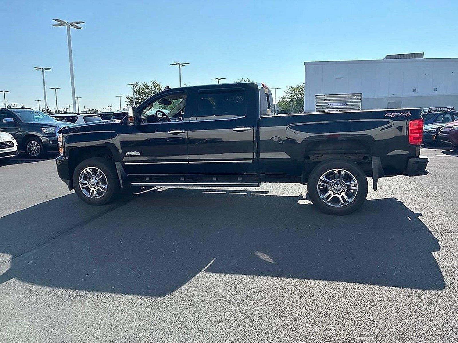 2016 Chevrolet Silverado 2500 HD Crew Cab Standard Box 4-Wheel Drive High Country