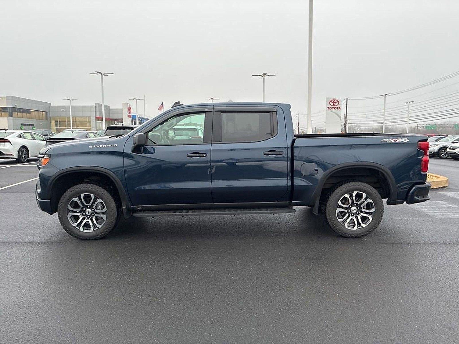 2022 Chevrolet Silverado 1500 Crew Cab Short Box 4-Wheel Drive Custom