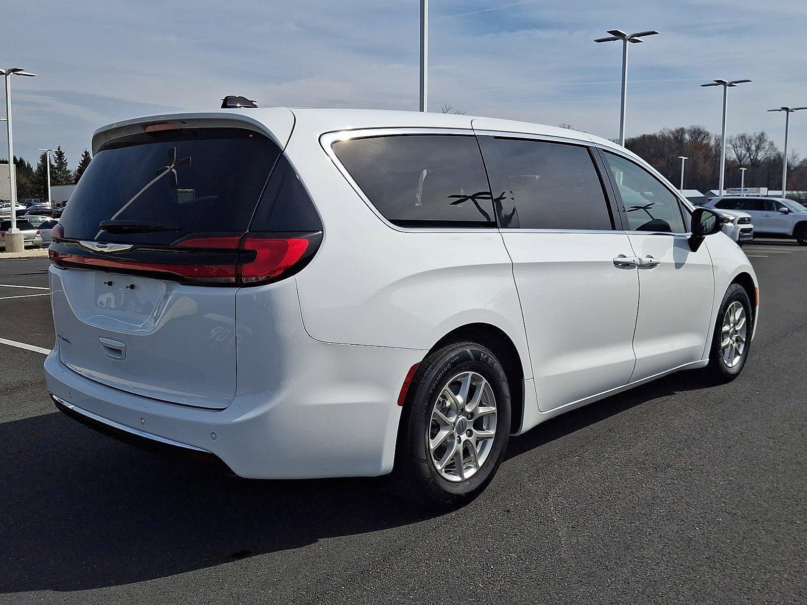 2024 Chrysler Pacifica Touring L FWD