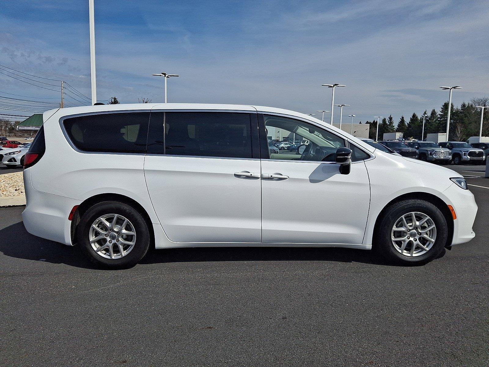 2024 Chrysler Pacifica Touring L FWD