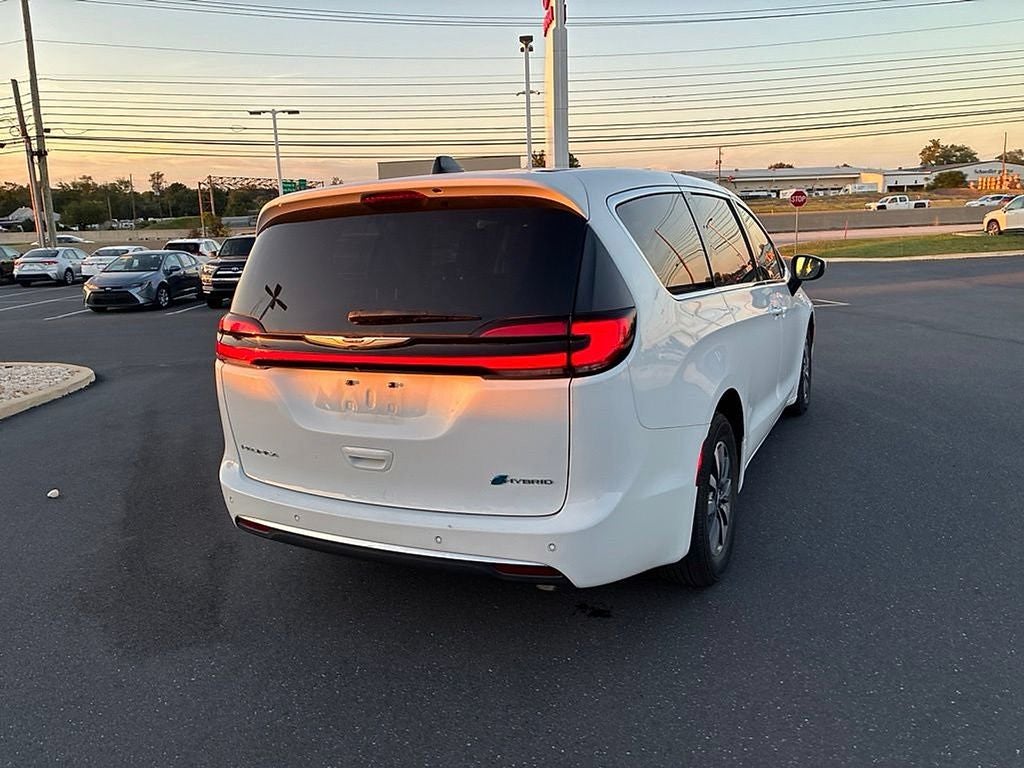 2023 Chrysler Pacifica Hybrid Touring L