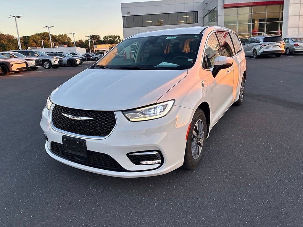 2023 Chrysler Pacifica Hybrid Touring L