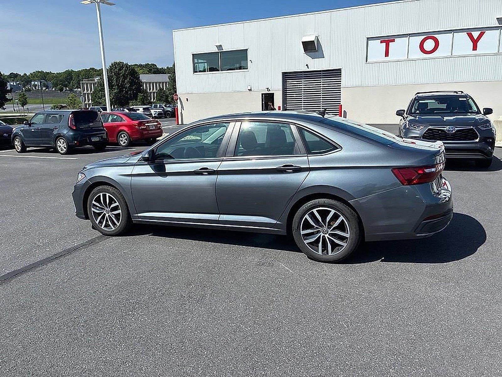 2025 Volkswagen Jetta SE Auto