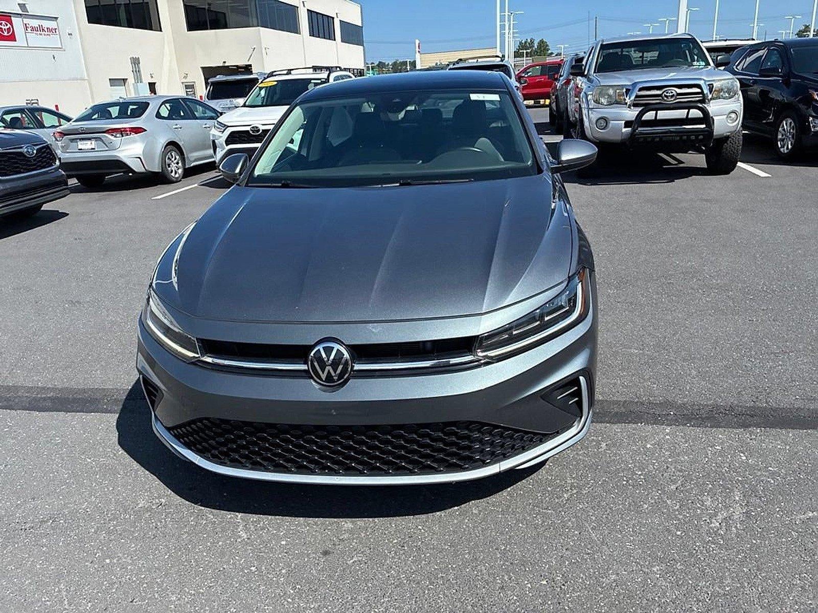 2025 Volkswagen Jetta SE Auto