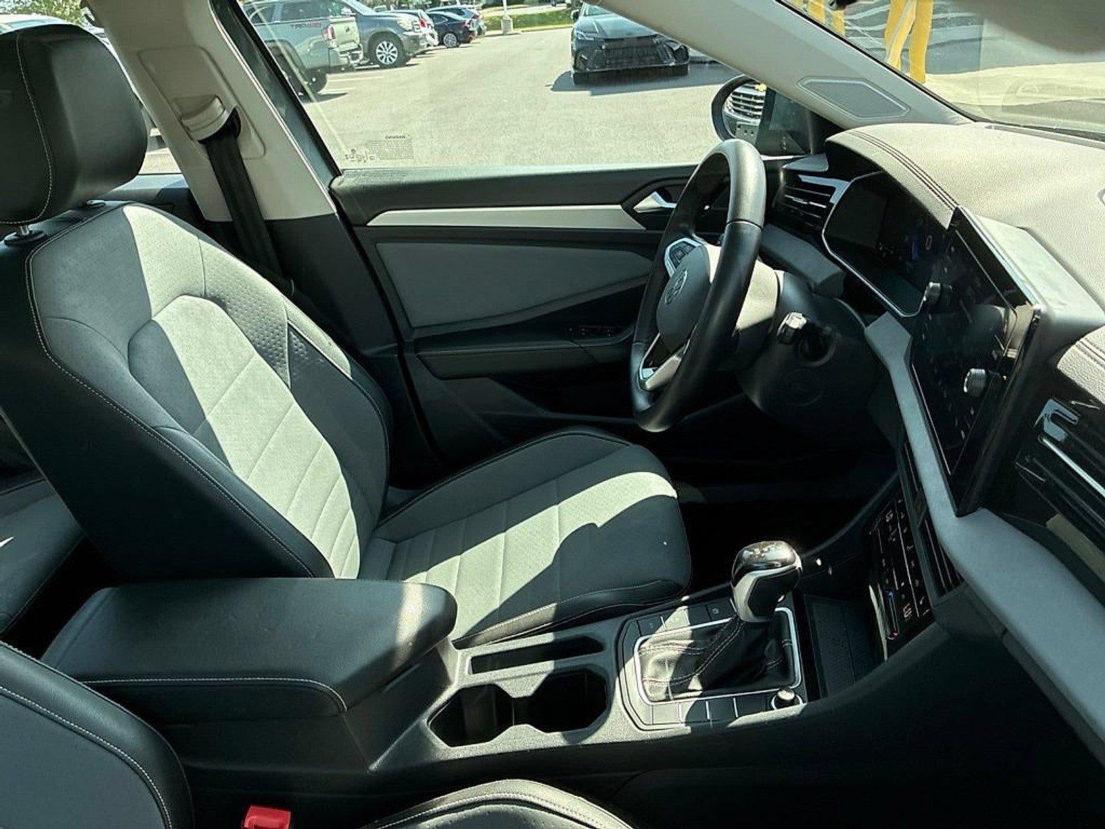 2025 Volkswagen Jetta SE Auto