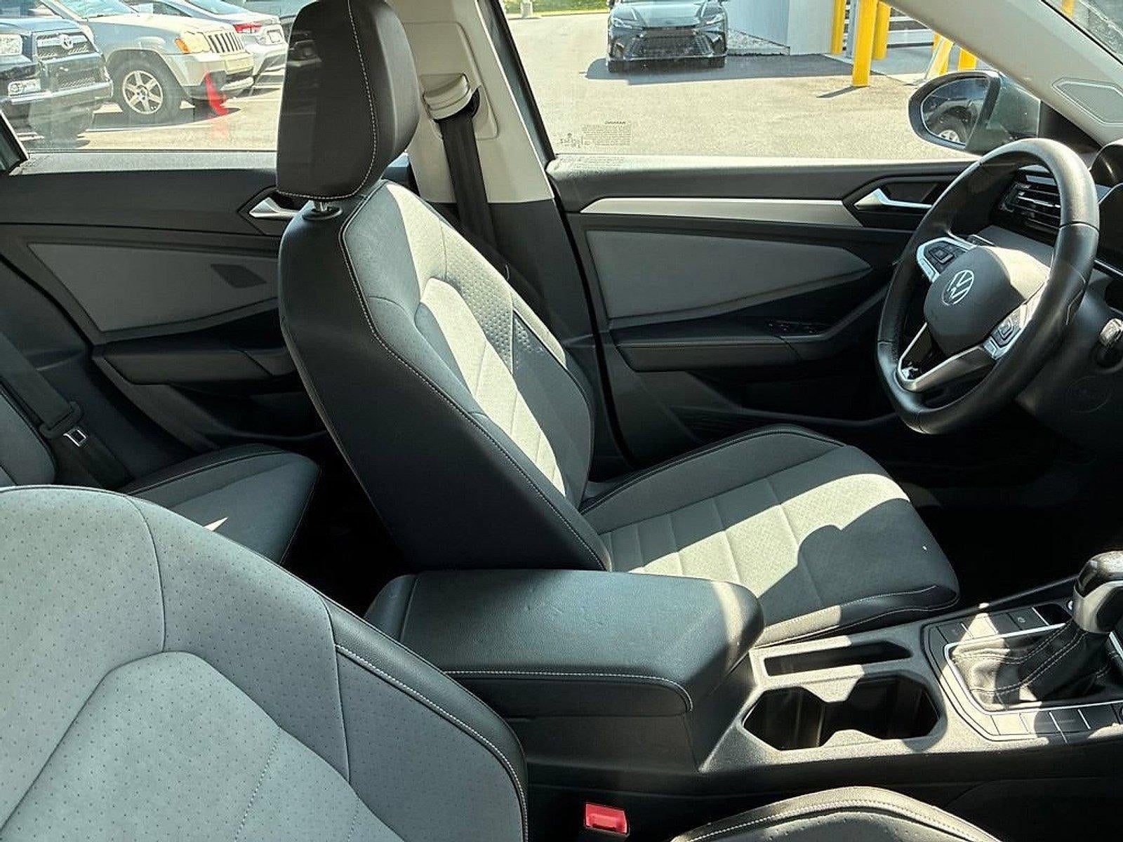 2025 Volkswagen Jetta SE Auto