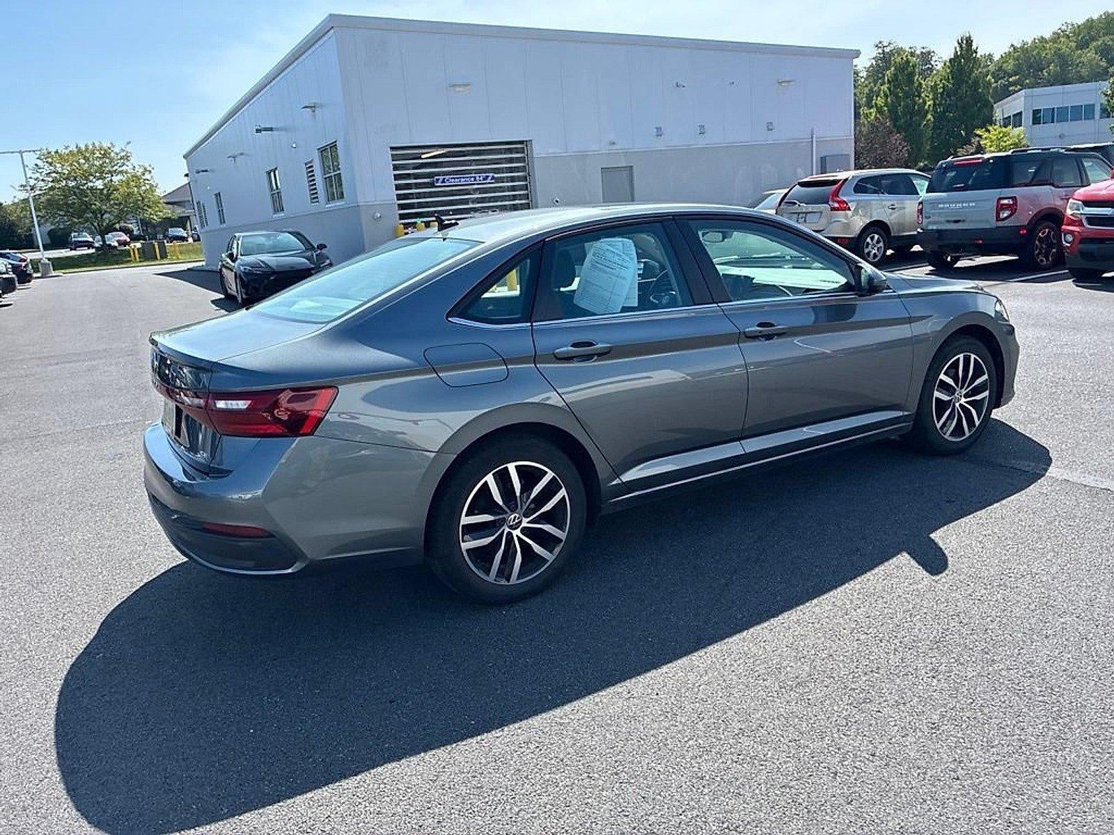 2025 Volkswagen Jetta SE Auto