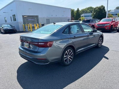 2025 Volkswagen Jetta SE Auto