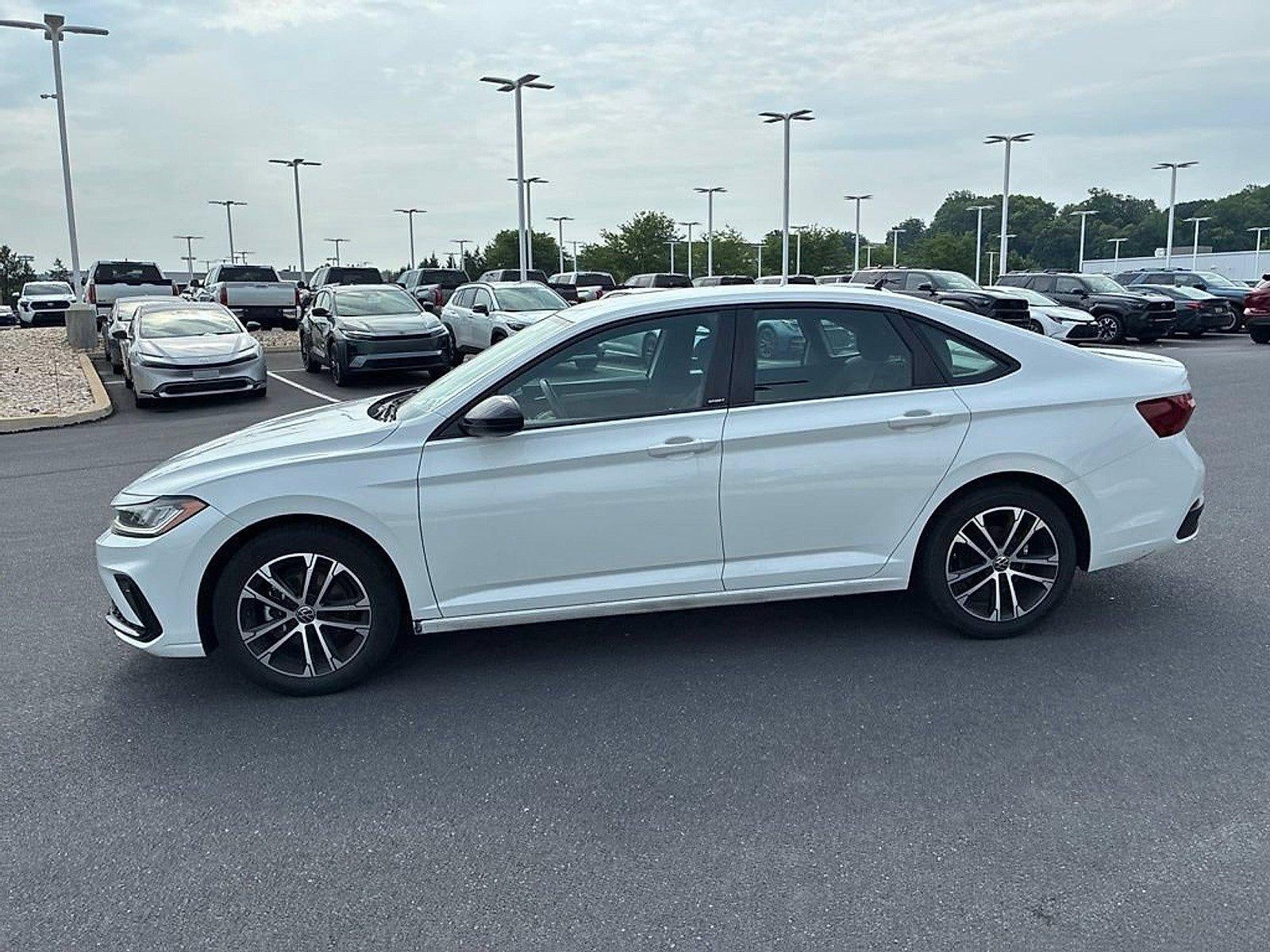2025 Volkswagen Jetta Sport Auto