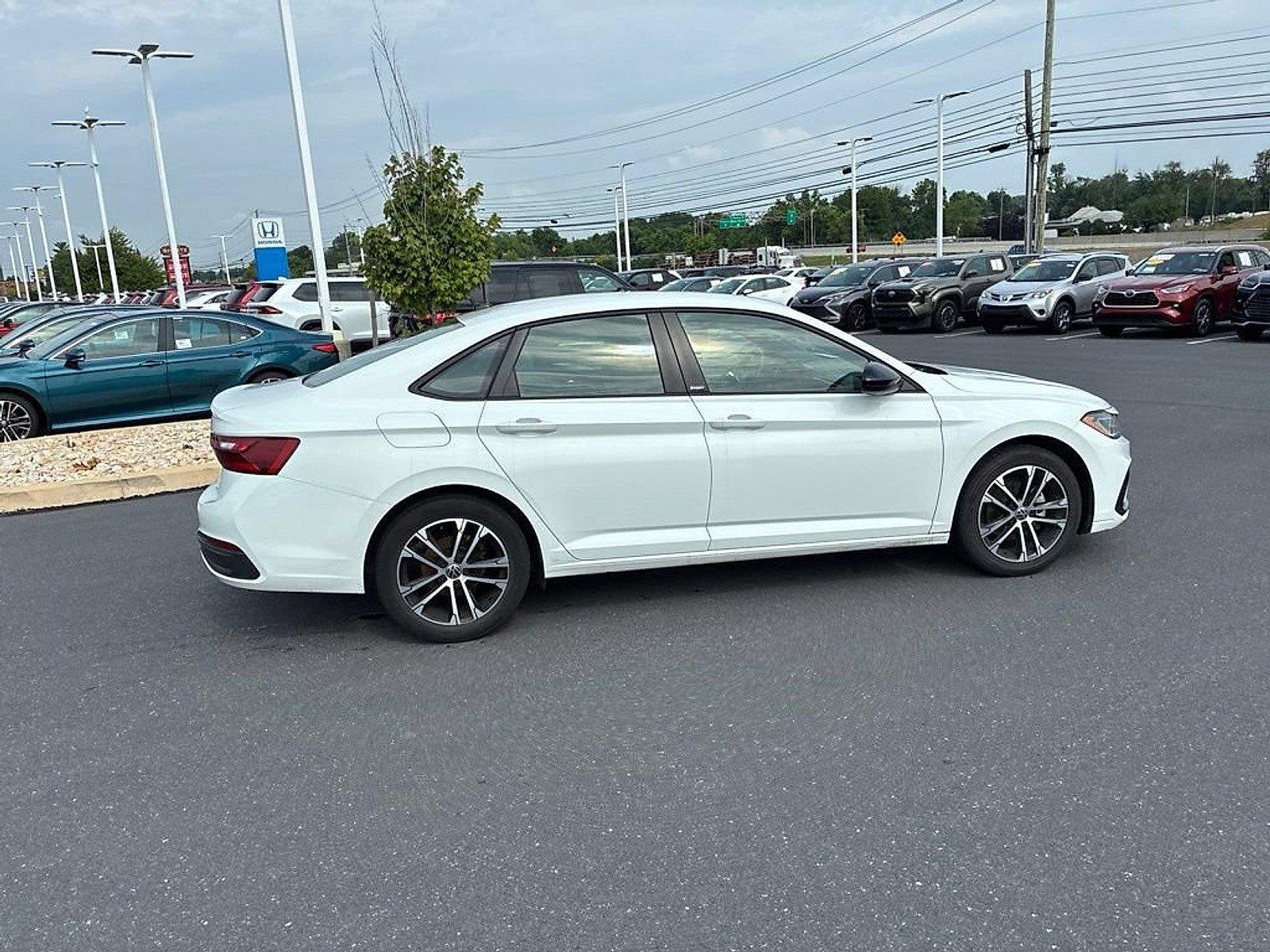 2025 Volkswagen Jetta Sport Auto