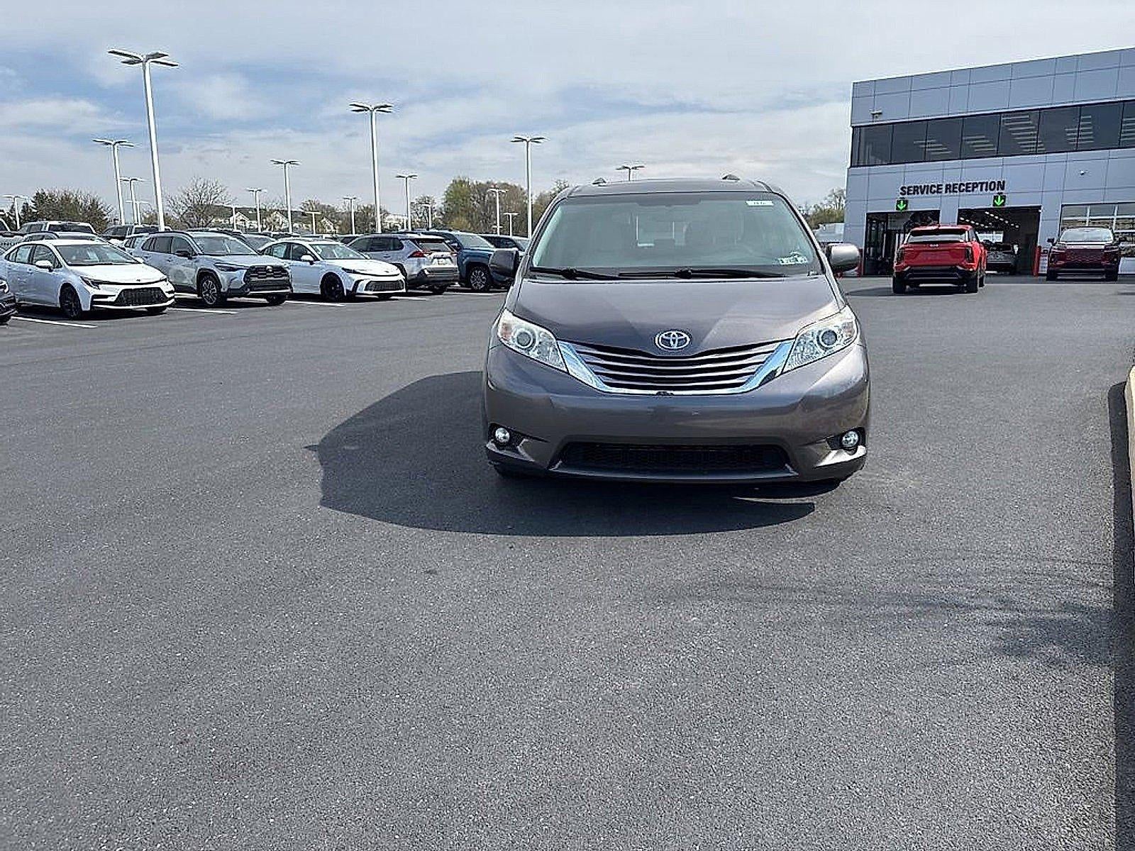 2017 Toyota Sienna XLE Premium AWD 7-Passenger (Natl)