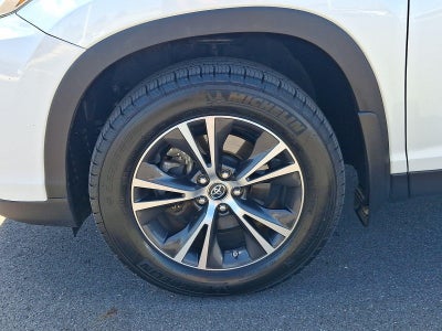 2019 Toyota Highlander LE Plus V6 FWD (SE)