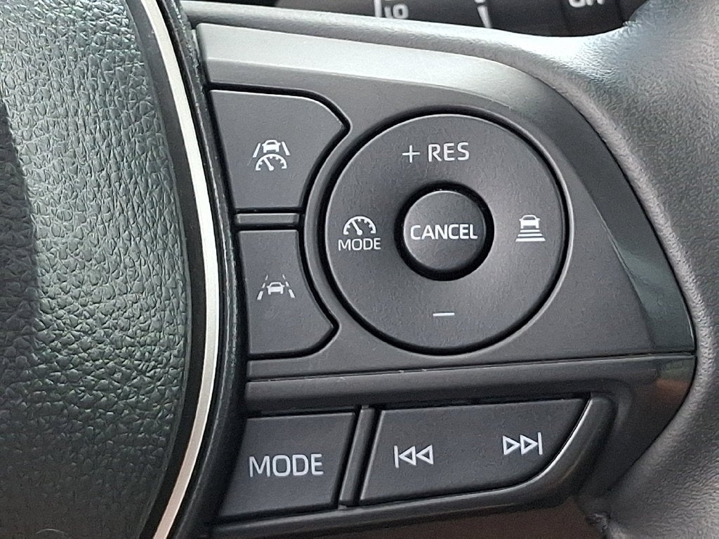 2025 Toyota Corolla Cross XLE