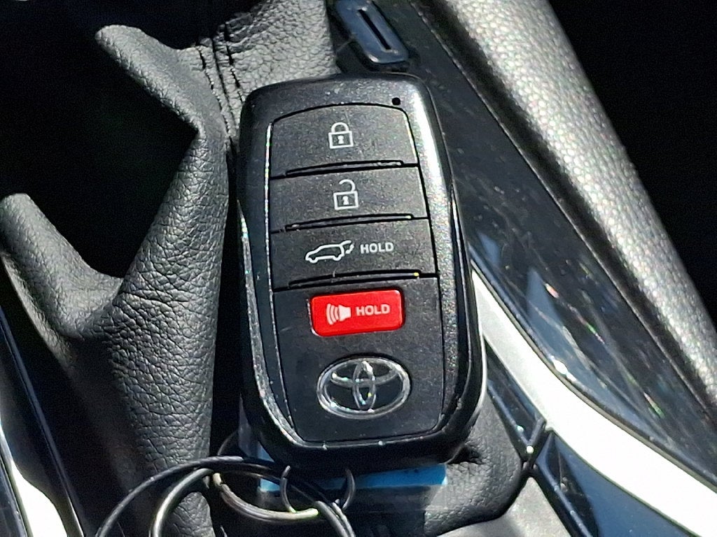 2025 Toyota Corolla Cross XLE