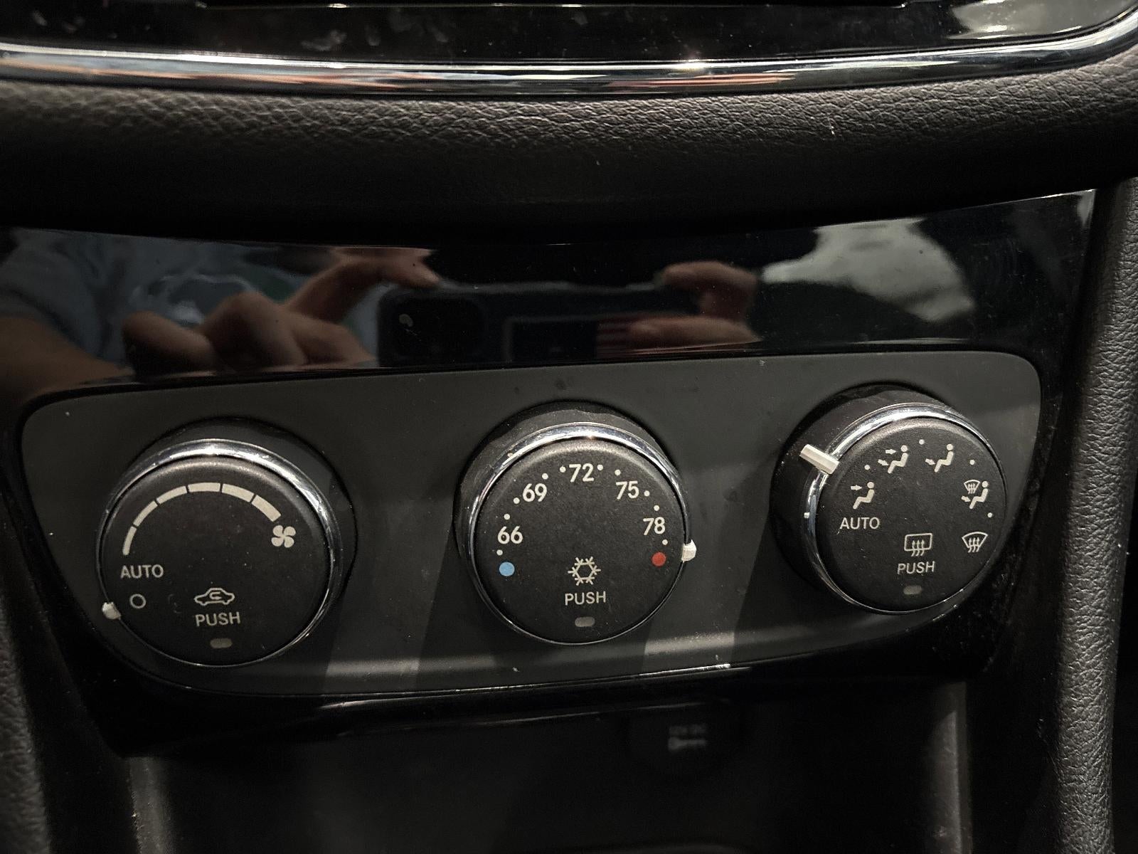 2011 Chrysler 200 4dr Sdn Touring