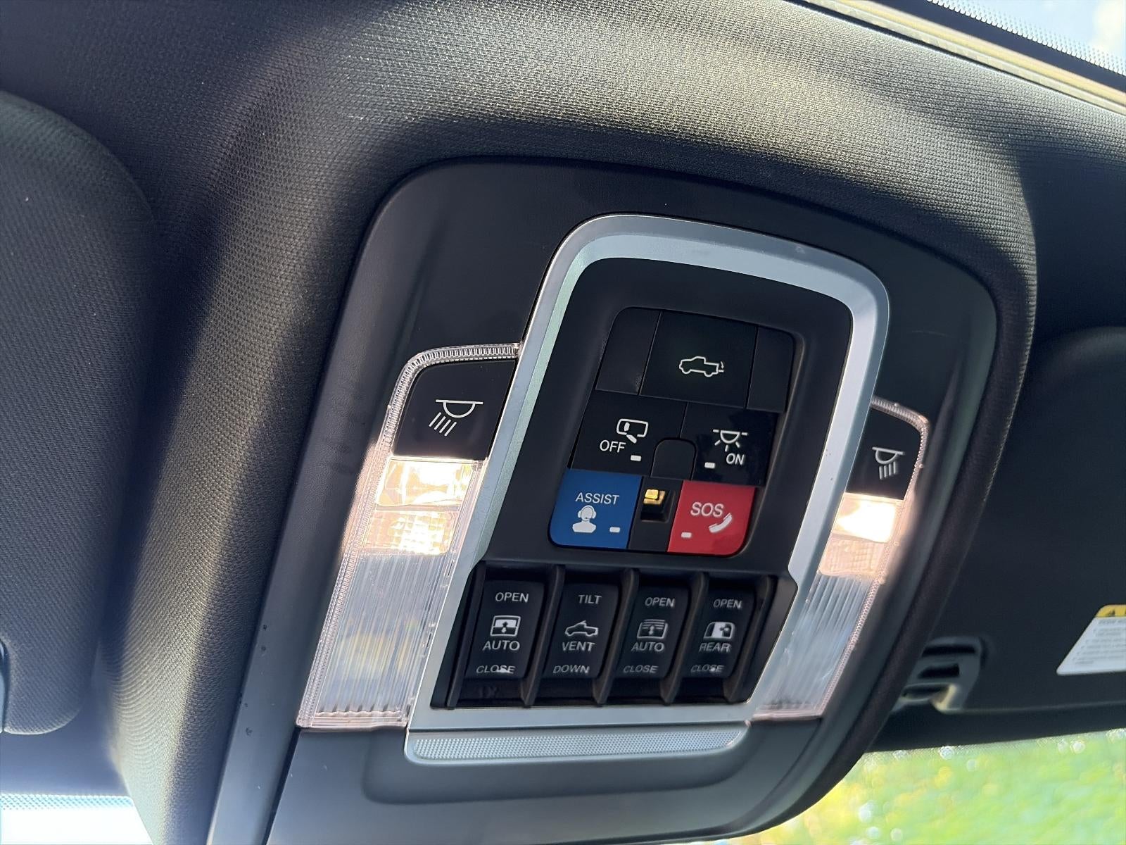 2019 RAM 1500 Laramie 4x4 Crew Cab 5'7" Box