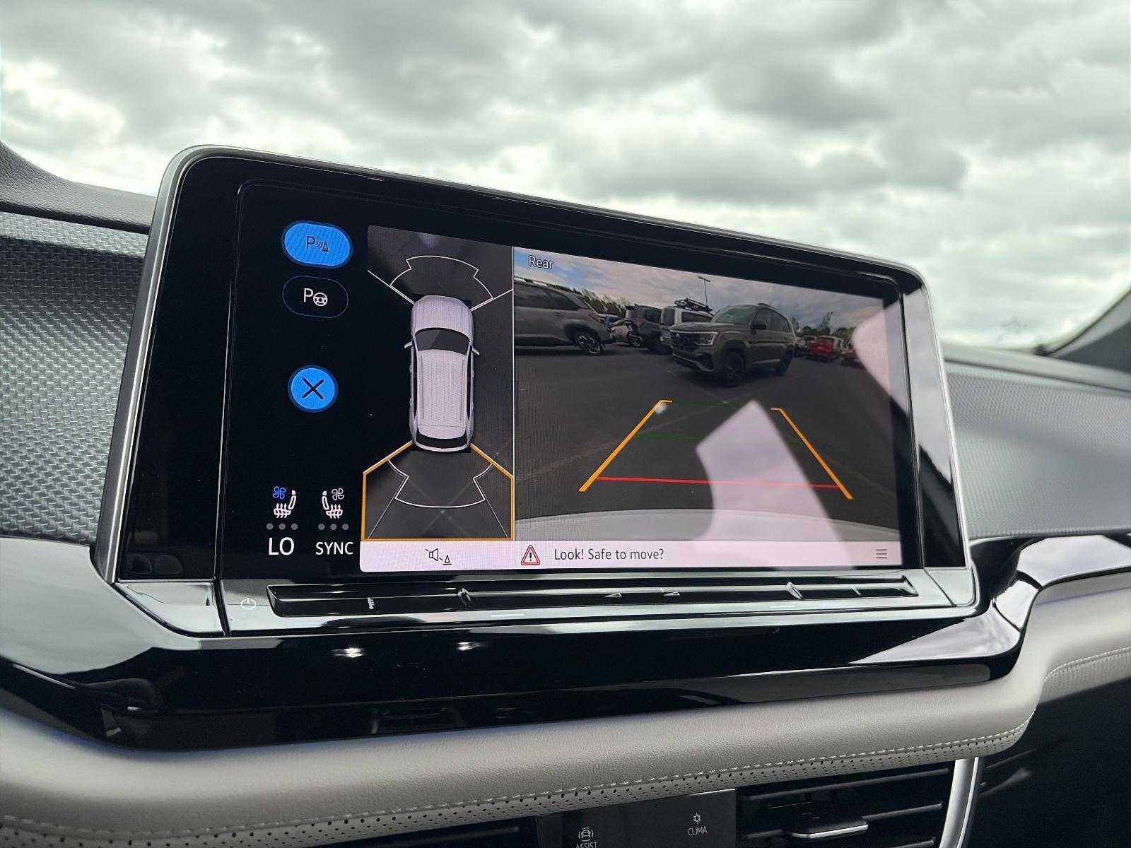 2024 Volkswagen Atlas Cross Sport 2.0T SEL Premium R-Line 4MOTION