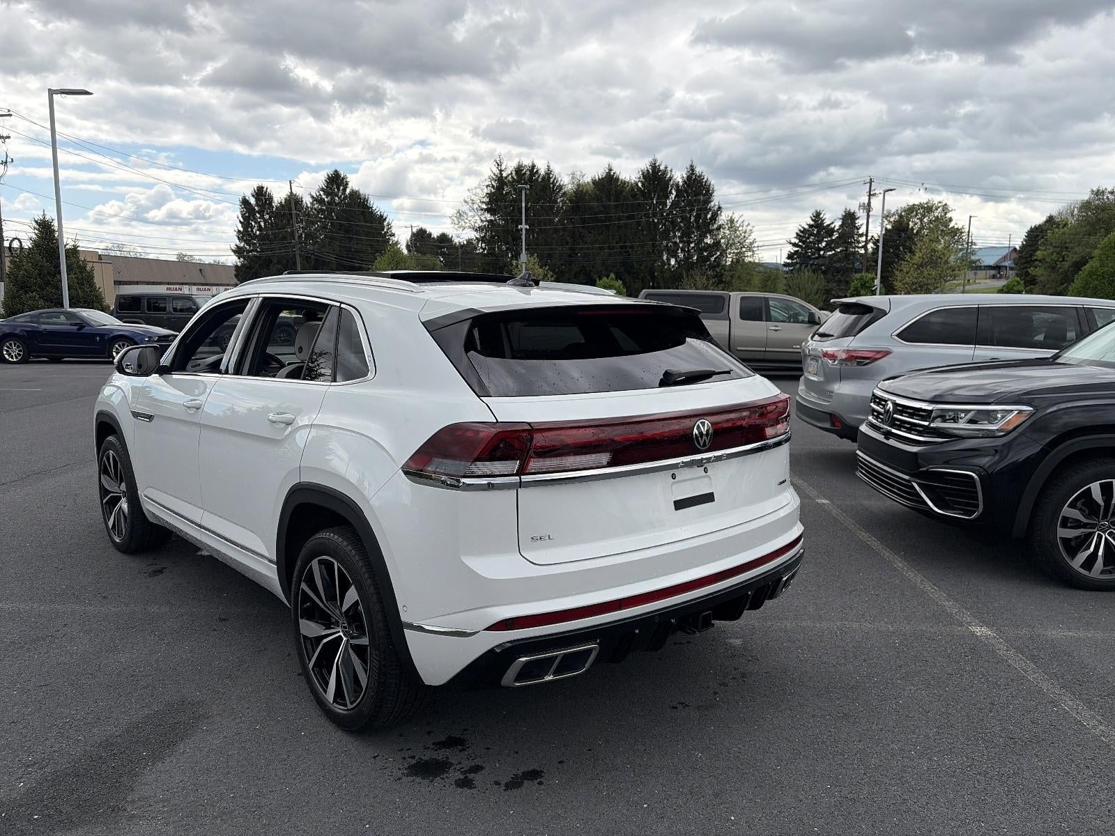 2024 Volkswagen Atlas Cross Sport 2.0T SEL Premium R-Line 4MOTION